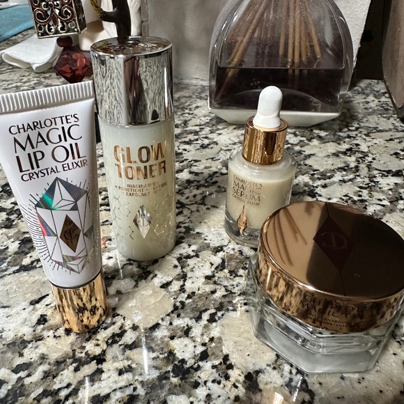 Charlotte Tilbury - Picture 1 of 10